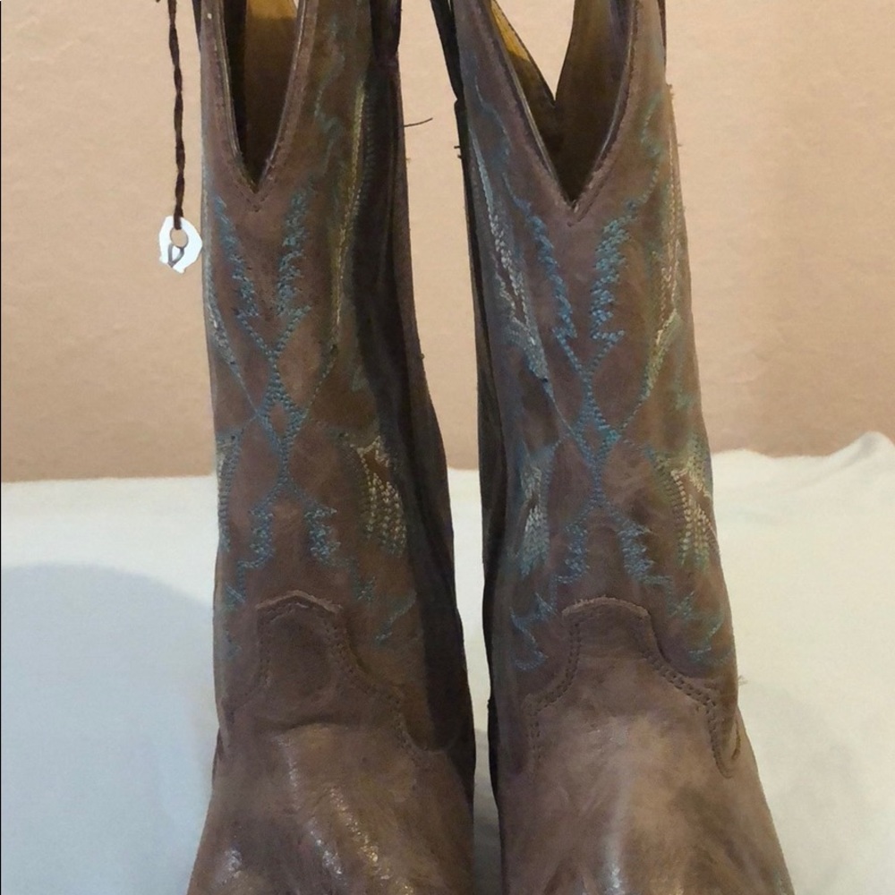Authentic Cowgirl Boots - Picture 5 of 6